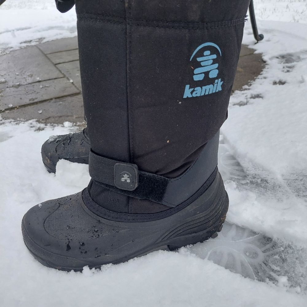Kamik kids black snow boots, size 5 (big kid)